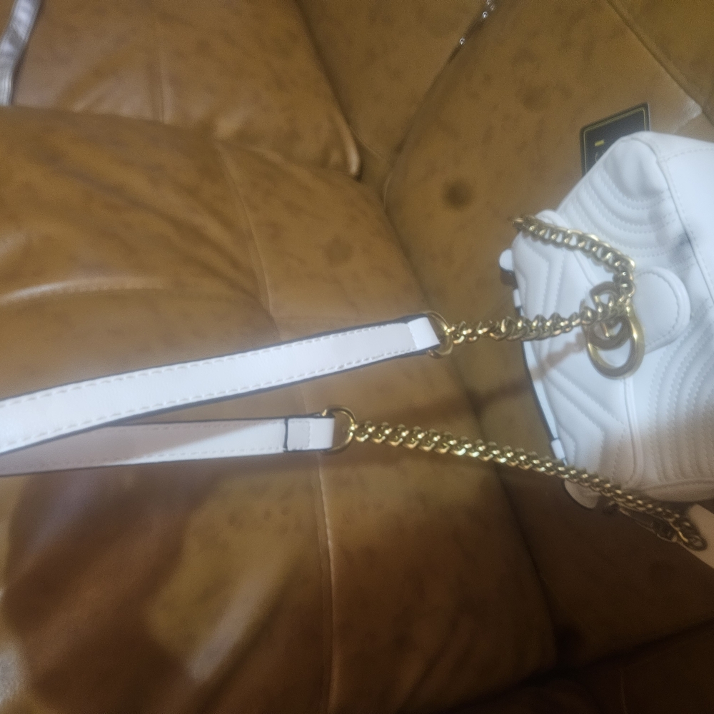 Gucci White GG Marmont Quilted Shoulder Bag - Picture 13 of 14